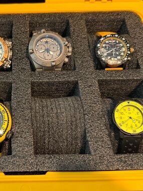7 Lot Mens Watches PLUS Case!!!